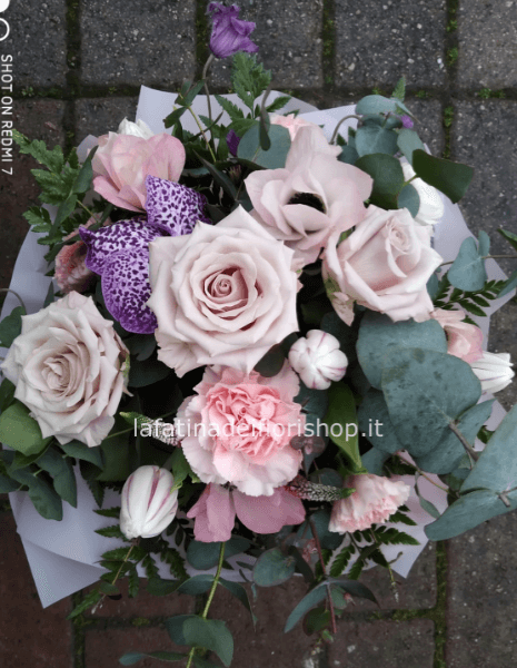 Bouquet di fiori di stagione colori pastello