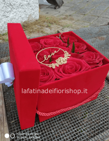 Flower box con 5 rose eterne