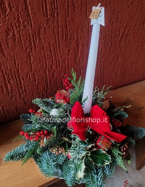 Centrotavola su piatto bianco in ferro