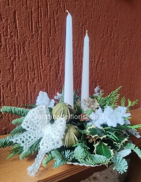 Centrotavola su piatto bianco in ferro